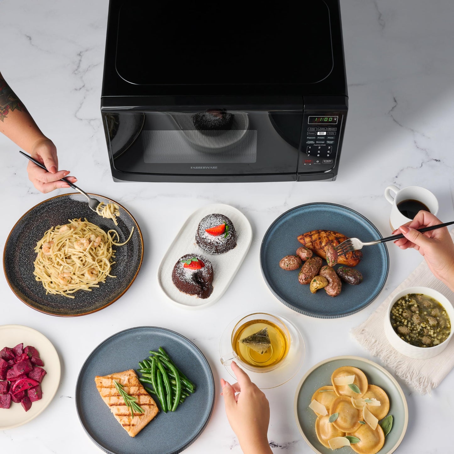 FARBERWARE 0.7 Cu. Ft. Countertop Microwave Oven - 700 Watts